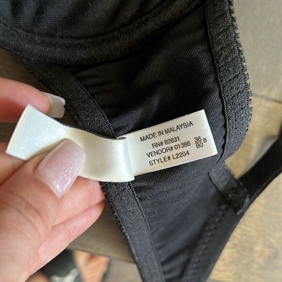 Newport News vintage satin second skin with removable padding Sz-36B - Picture 5 of 8